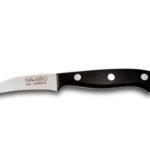 Cuchillo pelador curvo de acero inoxidable de Cuchillería Navarro sobre fondo blanco.
