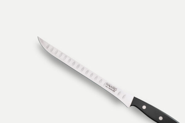 Cuchillo jamonero con alveolos Cuchillería Navarro, hoja de acero inoxidable con hueco de aire, mango negro remachado, fabricado en Albacete