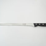 Cuchillo jamonero de acero inoxidable con mango negro de remaches