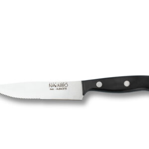 Cuchillo chuletero de sierra Cuchillería Navarro con mango negro.