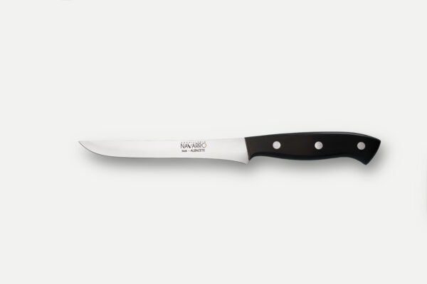 Cuchillo jamonero Cuchillería Navarro con hoja larga de acero inoxidable y mango negro remachado, fabricado en Albacete