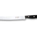Cuchillo panero de punta redondeada con hoja dentada de acero inoxidable y mango ergonómico negro de Cuchillería Navarro.